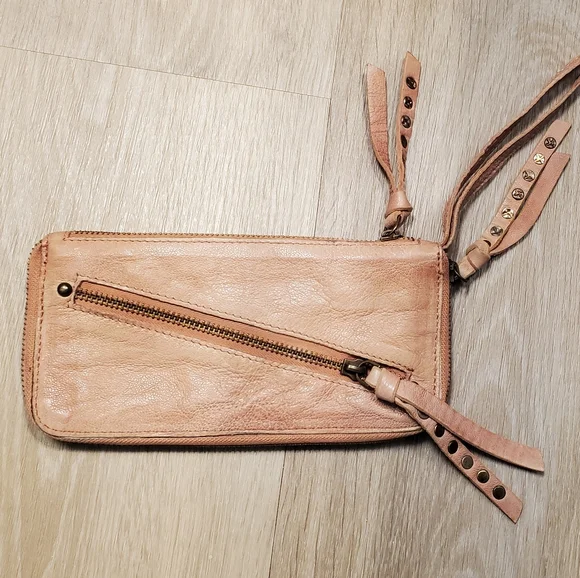 Free People Vegan Wallet Distressed - Picture 3 of 8